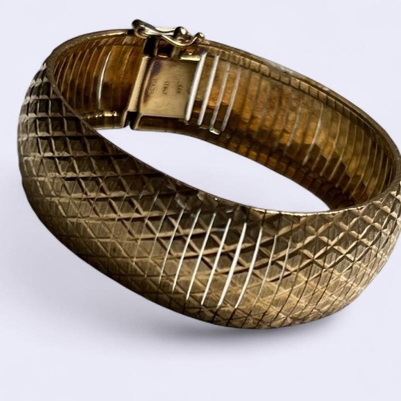 Technibond 18k plated Gold Bracelet - Picture 1 of 11